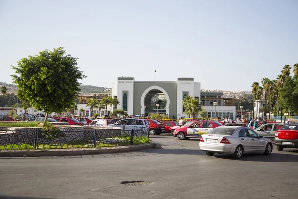 Unidentified people on the street of Fes — Stock Photo, Image