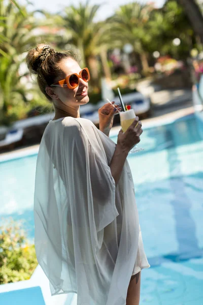 Young woman with coctail — Stock Photo, Image