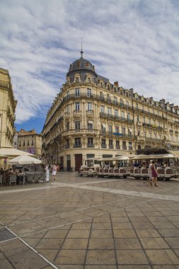 Place de la Comedie, kimliği belirsiz kişi 
