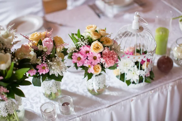 Svatební květinové dekorace — Stock fotografie