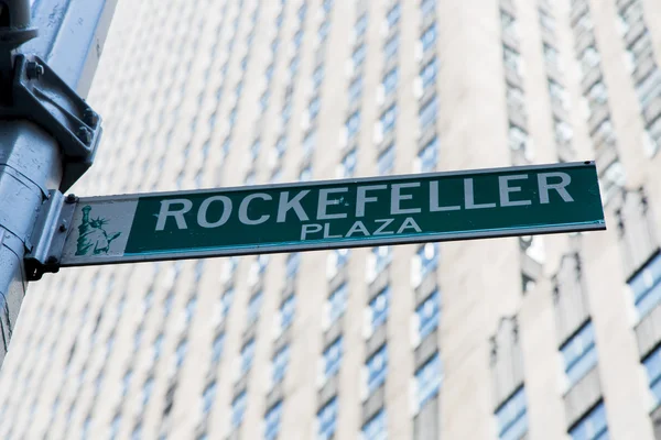 Straßenschild auf der Straße — Stockfoto