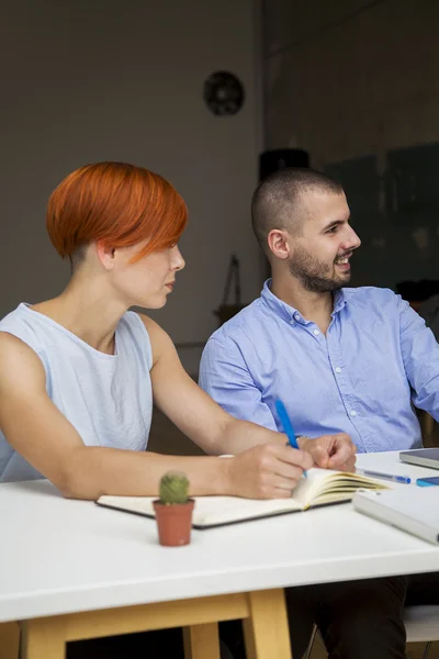 Young people working in the office — Stock Photo, Image