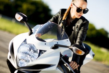 genç kadın motosiklet