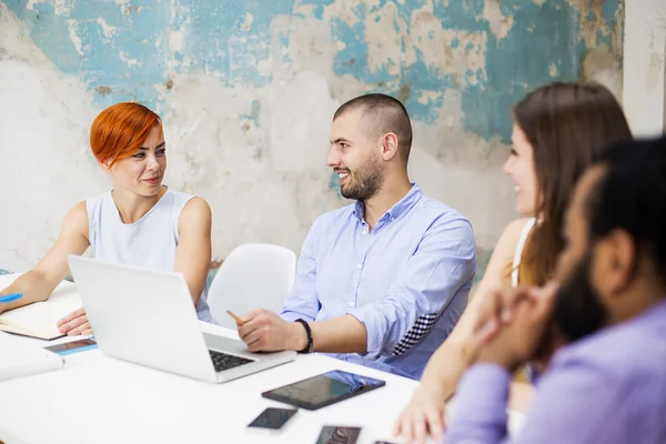 Young people working in the office — Stock Photo, Image