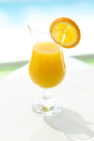 Suco de laranja em vidro — Fotografia de Stock