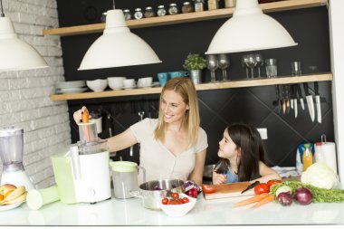 Hazırlama ve güler yüzlü karıştırma