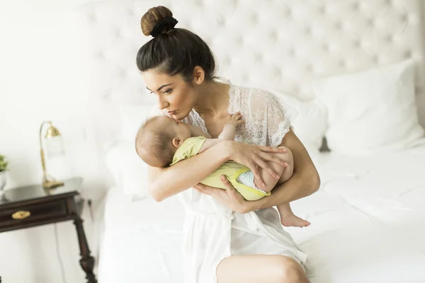 Madre y niña —  Fotos de Stock