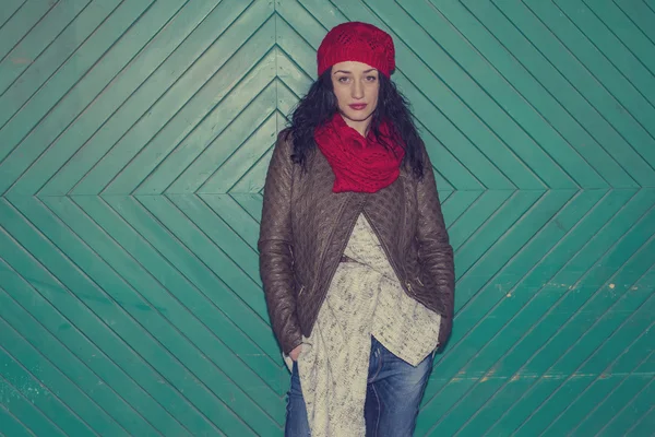 Young woman by the old door — Stock Photo, Image