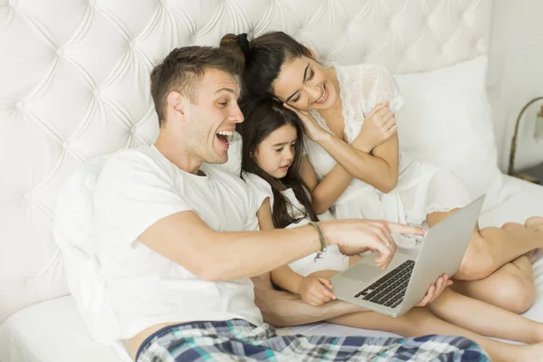 Young family in bed — Stock Photo, Image