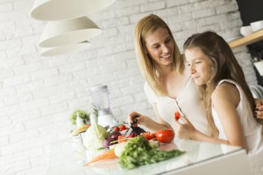 Hazırlama ve güler yüzlü karıştırma