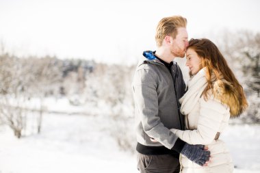 Sevgi dolu genç çift