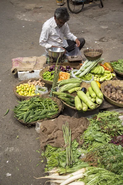 Man på marknaden i Mumbai — Stockfoto