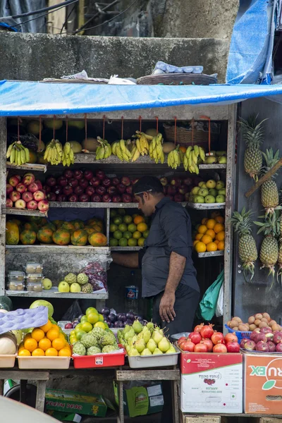 Man på marknaden i Mumbai — Stockfoto