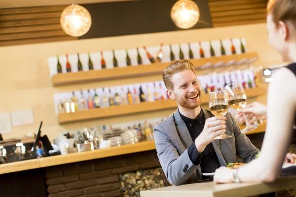 Cena romántica en restaurante — Foto de Stock