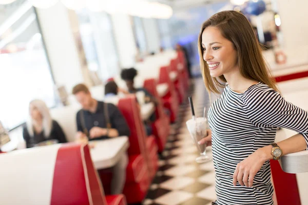 Mujer en la cafetería — Foto de Stock