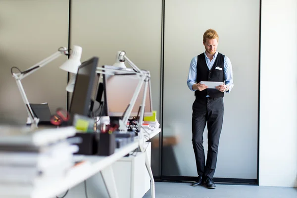 Young man with tablet — Stock Photo, Image