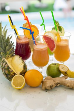 Multivitamin taze sıkılmış meyve suları