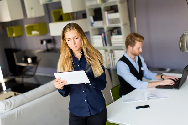 Jóvenes empresarios — Foto de Stock