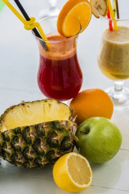 Multivitamin taze sıkılmış meyve suları