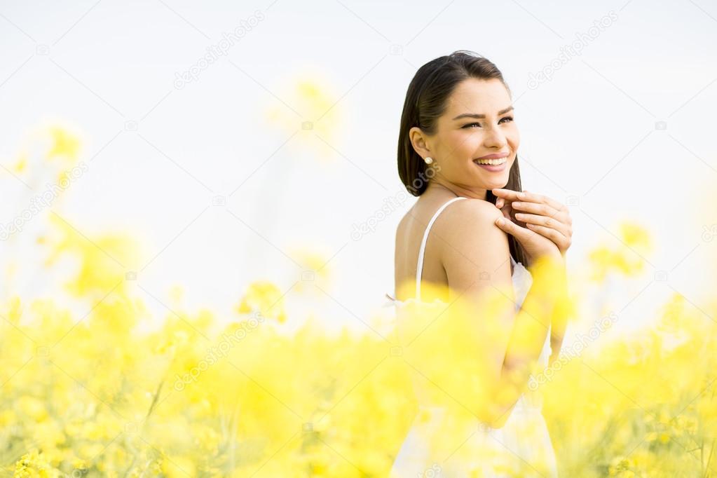 Young woman in the spring field