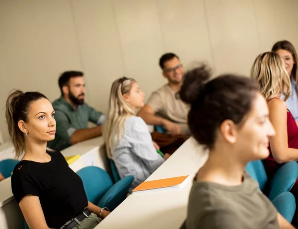 Grupo Estudiantes Universitarios Aula — Foto de Stock