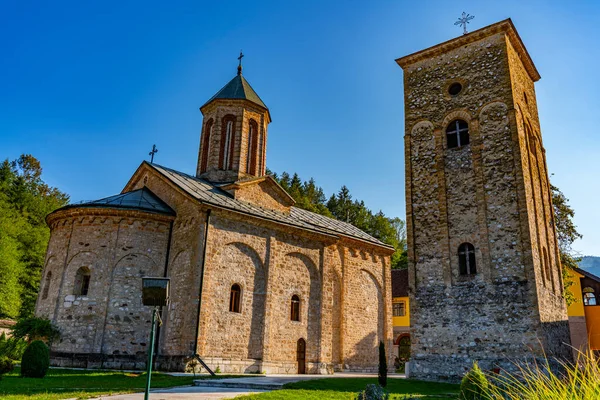 Widok Wieku Klasztor Raca Pobliżu Bajina Basta Serbii — Zdjęcie stockowe