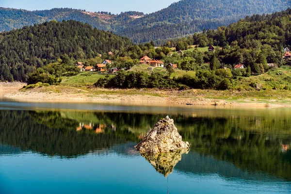 Vista Para Lago Zaovine Sérvia — Fotografia de Stock