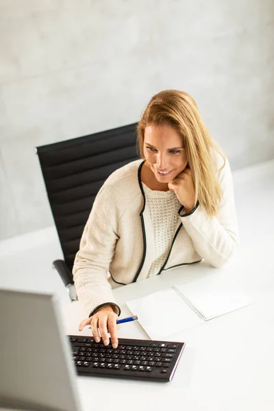 Bbeautiful Businesswoman Working Laptop Bright Modern Office — Stock Photo, Image