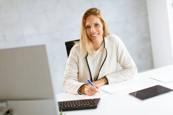 Bbeautiful Businesswoman Working Laptop Bright Modern Office — Stock Photo, Image