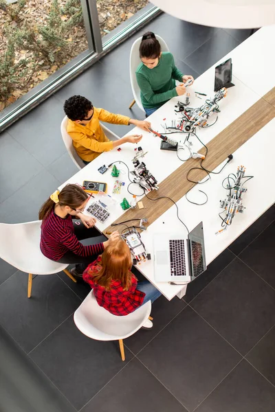 Group Happy Kids Programming Electric Toys Robots Robotics Classroom — Stock Photo, Image