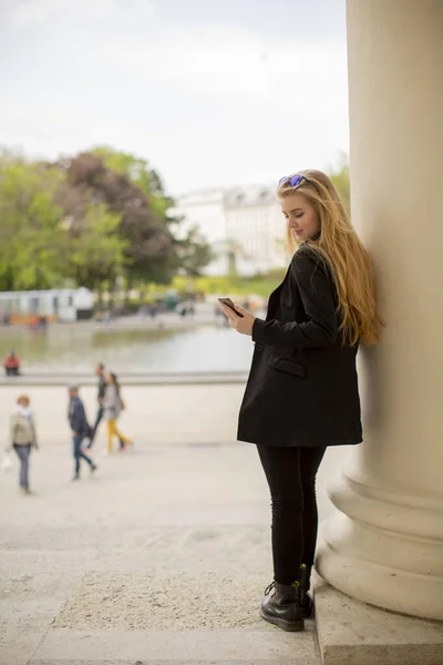 Pretty Young Woman Mobile Phone Street Vienna Austria — Stock Photo, Image