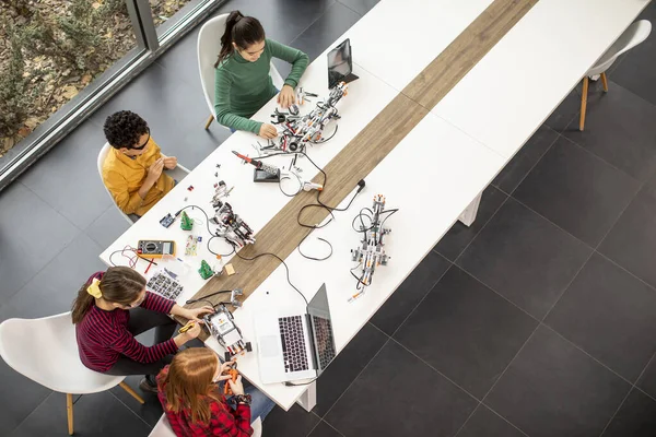 Overhead View Group Happy Kids Programming Electric Toys Robots Robotics — Stock Photo, Image