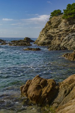 İspanya Katalonya 'nın Lloret de Mar kasabası yakınlarındaki Costa Brava tatil beldesi.