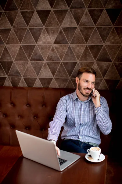 Handsome Young Man Working Laptop Cafe — Stock Photo, Image