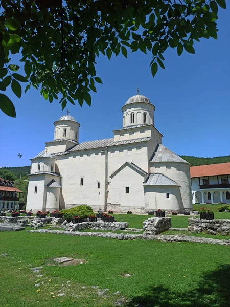 Vista Para Mosteiro Ortodoxo Sérvio Mileseva Século Xiii Perto Prijepolje — Fotografia de Stock