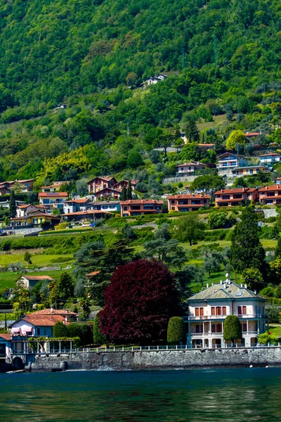 意大利科莫湖上的Mezzegra镇风景 — 图库照片