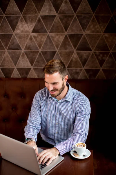 Handsome Young Man Working Laptop Cafe — Stock Photo, Image