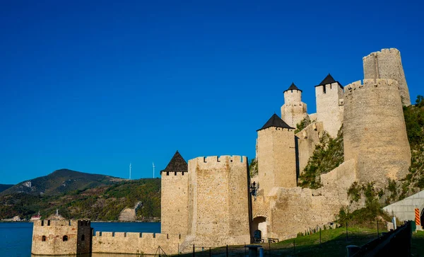 Widok Średniowieczną Twierdzę Golubac Serbii — Zdjęcie stockowe