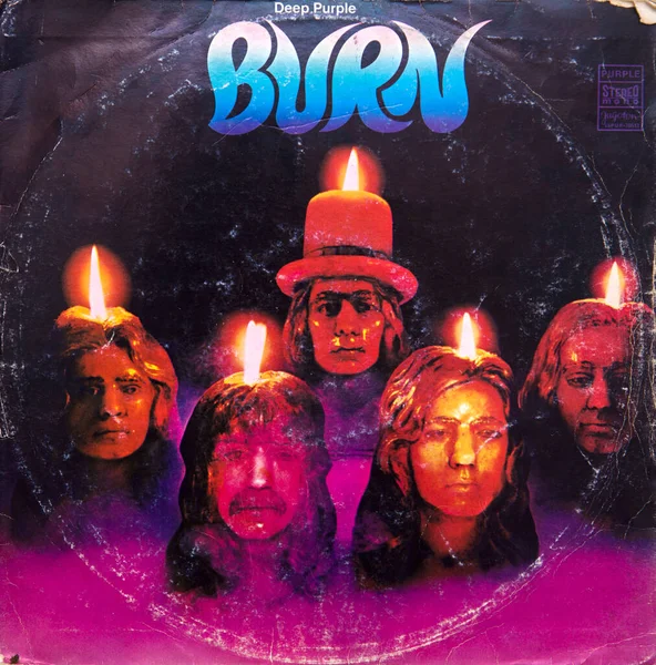 アルバム Burn Deep Purple 1974年2月にリリースされたイギリスのハードロックバンドDeep Purpleの8枚目のスタジオ アルバム — ストック写真