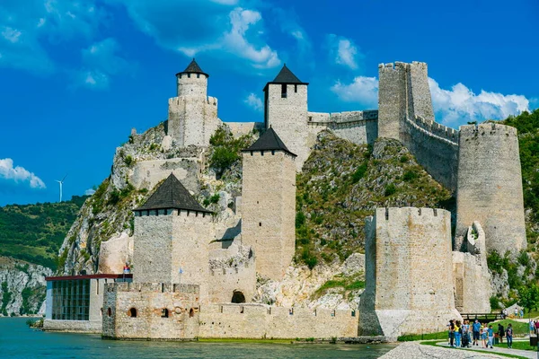 Golubac Serbia August 2020 Golubac Fortress 14世纪塞尔维亚多瑙河上的一座中世纪要塞 2019年被修复 — 图库照片