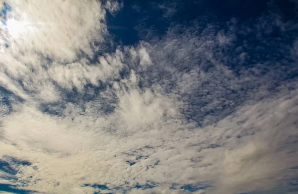 Blick Auf Die Wolkenlandschaft Blauen Himmel — Stockfoto