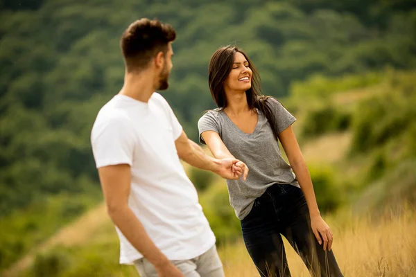 Happy Young Couple Love Walking Grass Field Summer Day — Stock Photo, Image
