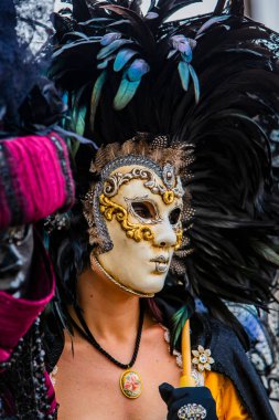 Venedik, İtalya - 10 Şubat 2013 Venedik karnaval maskeli kimliği belirsiz kişi Venedik, İtalya. 26 Ocak - 12 Şubat 2013 tarihleri arasında düzenlenmektedir..