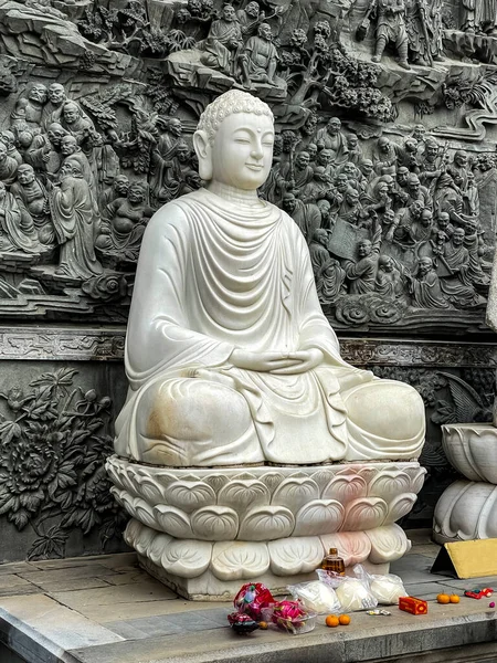 Detalj Buddha Staty Genom Sniderier Vägg Linguang Kloster Badachu Nära — Stockfoto