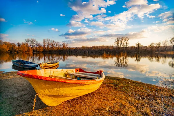 View Old Yellow Boat Ground Lake — Stock Photo, Image
