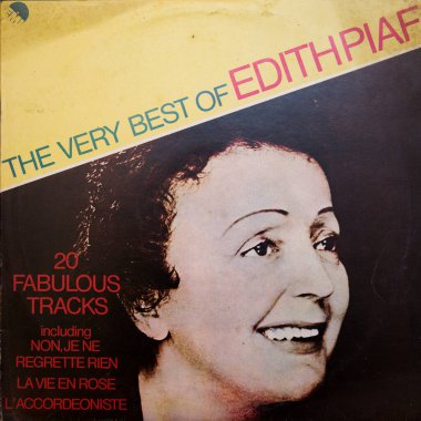 BELGRAD, SERBIA - 23 Ekim 2019: Vinil albüm kapağı Edith Piaf 'in en iyisi. 1977 'den bir LP derlemesi..