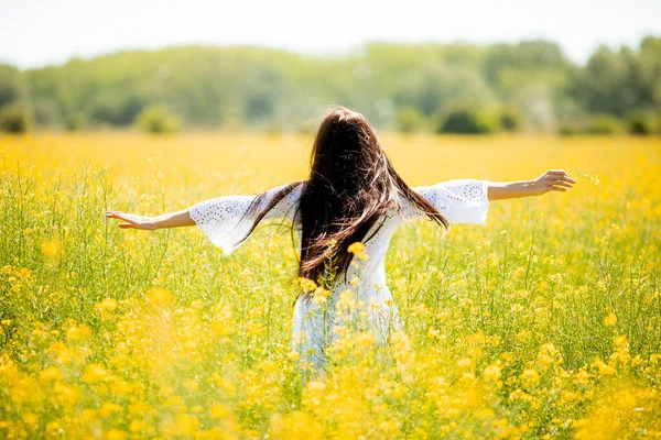 Pretty Young Woman Rapeseed Field — Stock Photo, Image