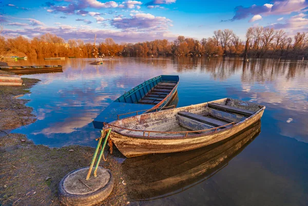 Uitzicht Oude Gele Boot Het Meer — Stockfoto