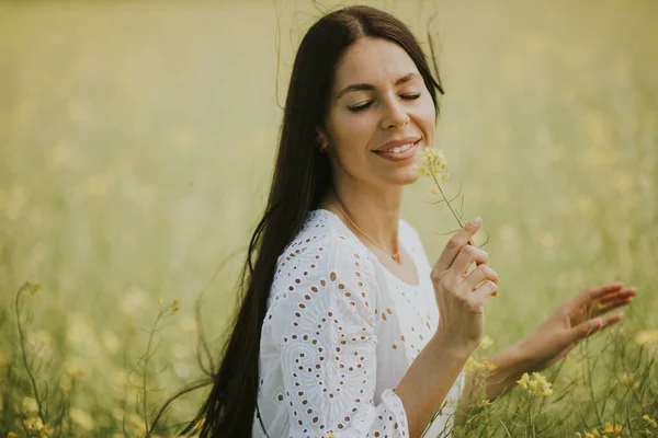 Pretty Young Woman Rapeseed Field — Stock Photo, Image