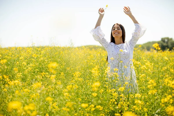 Pretty Young Woman Rapeseed Field — Stock Photo, Image